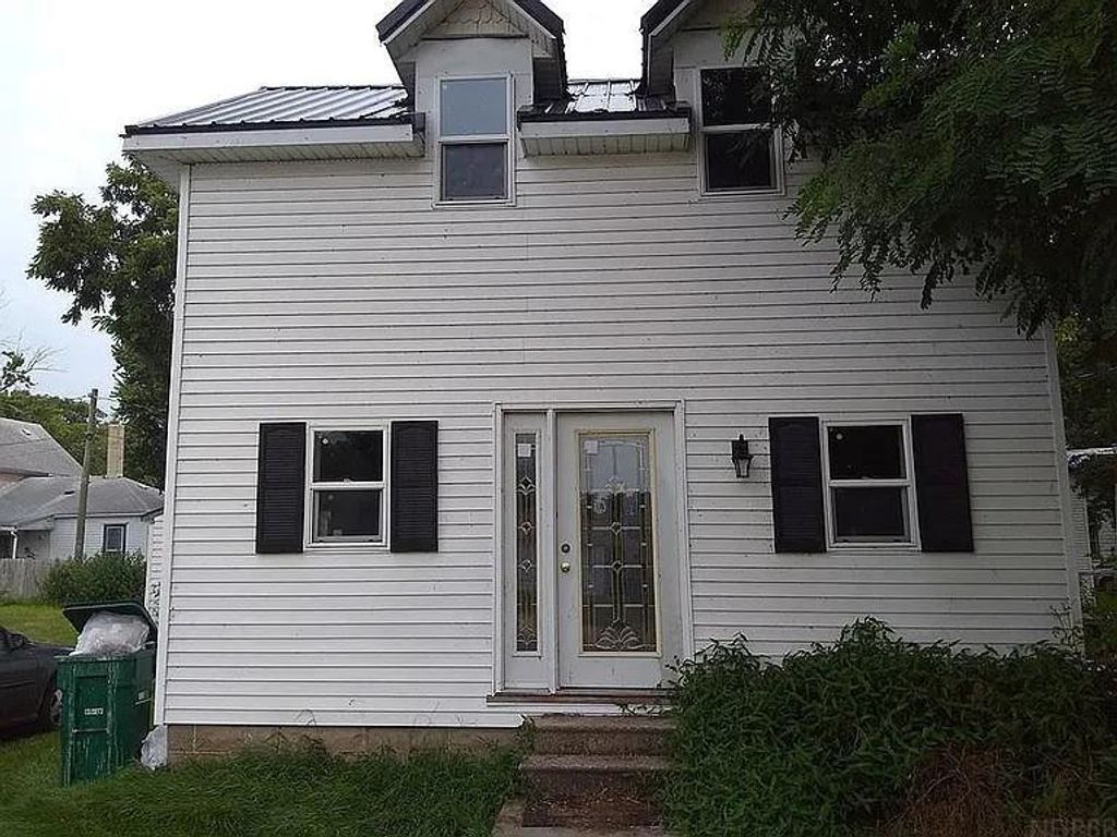 310 1st St W, Independence, IA 50644