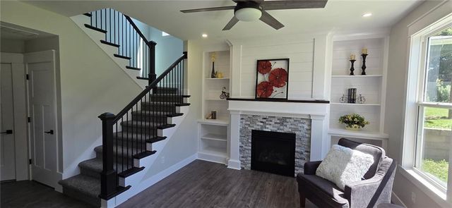 622 NW Charlotte Street, Grain Valley, MO 64029