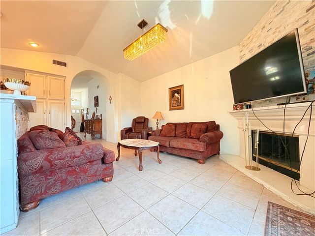 20350 Calhaven, Saugus, CA 91390