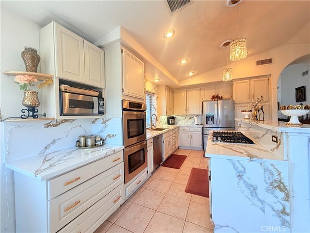 20350 Calhaven, Saugus, CA 91390