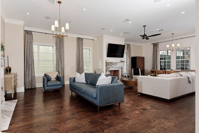 56 N Bay Boulevard, The Woodlands, TX 77380