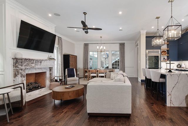 56 N Bay Boulevard, The Woodlands, TX 77380