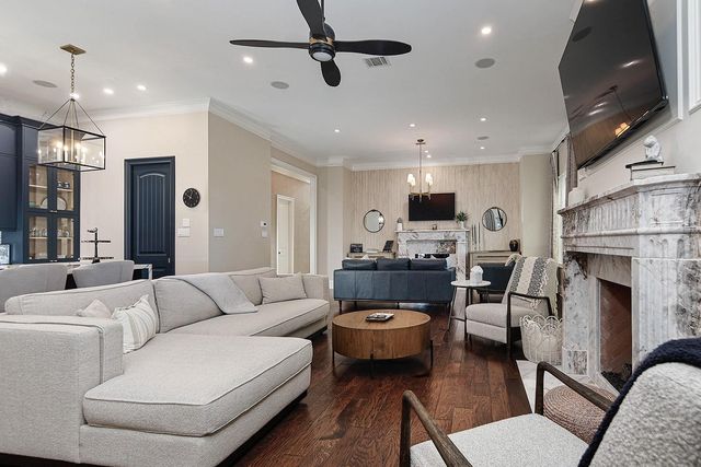56 N Bay Boulevard, The Woodlands, TX 77380