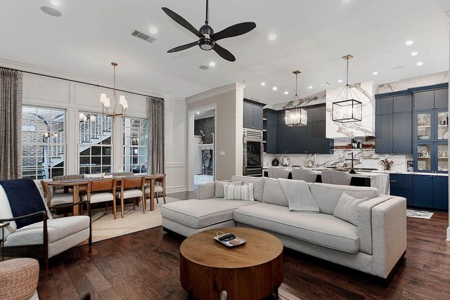 56 N Bay Boulevard, The Woodlands, TX 77380