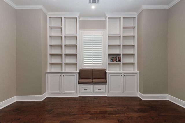 56 N Bay Boulevard, The Woodlands, TX 77380