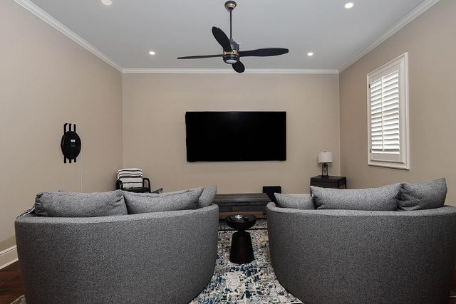 56 N Bay Boulevard, The Woodlands, TX 77380