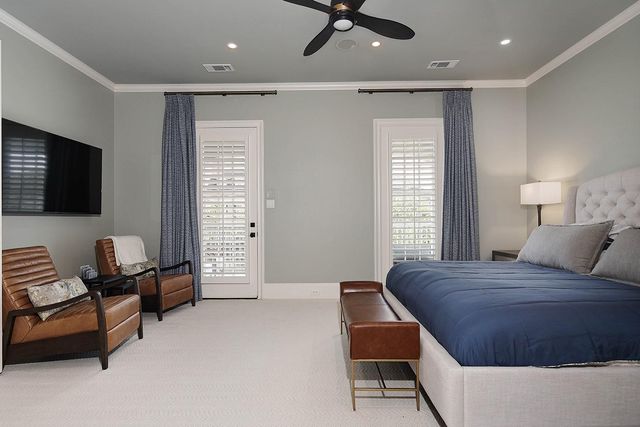 56 N Bay Boulevard, The Woodlands, TX 77380