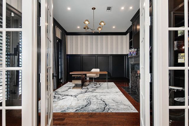 56 N Bay Boulevard, The Woodlands, TX 77380