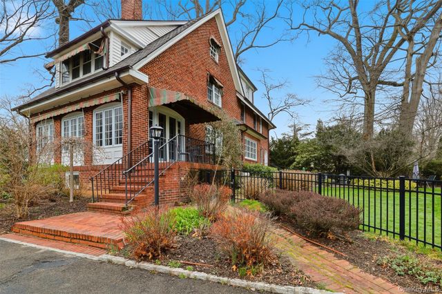 12 Little John Place, White Plains, NY 10605
