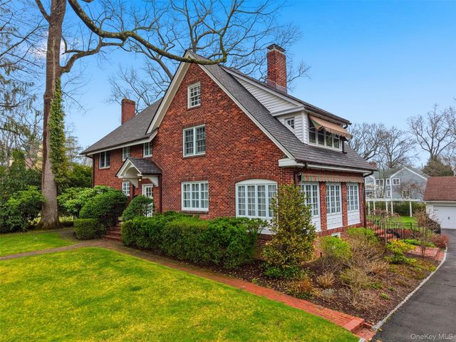 12 Little John Place, White Plains, NY 10605