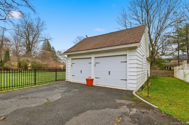 12 Little John Place, White Plains, NY 10605