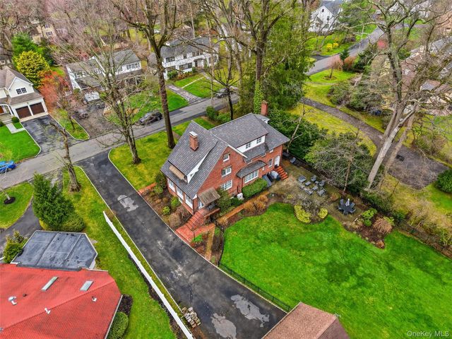 12 Little John Place, White Plains, NY 10605