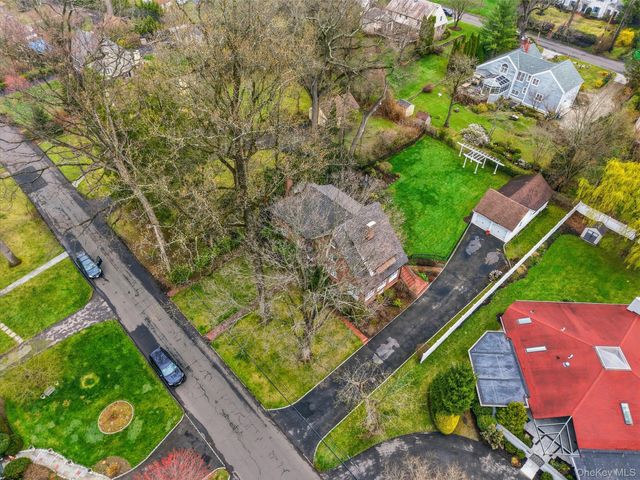 12 Little John Place, White Plains, NY 10605