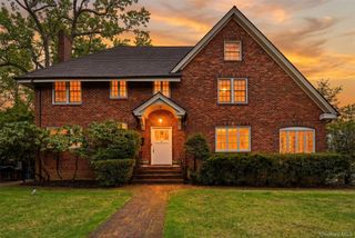12 Little John Place, White Plains, NY 10605