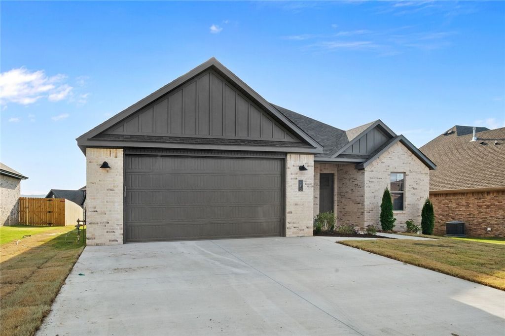 123 S Eagle Mountain Street, Prairie Grove, AR 72753