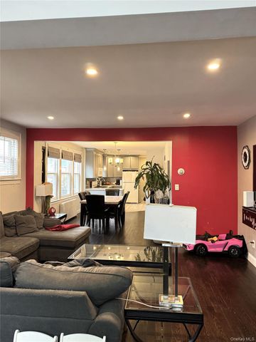 146-38 Bayside Avenue, Flushing, NY 11354