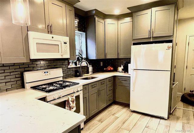 146-38 Bayside Avenue, Flushing, NY 11354