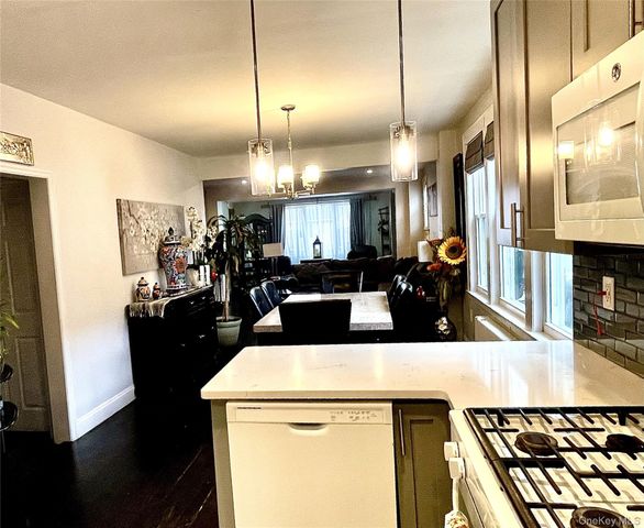 146-38 Bayside Avenue, Flushing, NY 11354