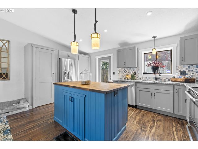 12620 Se CORA St, Portland, OR 97236