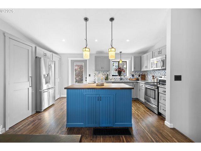 12620 Se CORA St, Portland, OR 97236