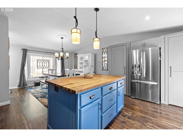 12620 Se CORA St, Portland, OR 97236