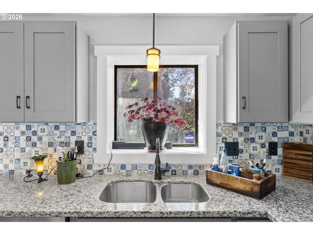 12620 Se CORA St, Portland, OR 97236