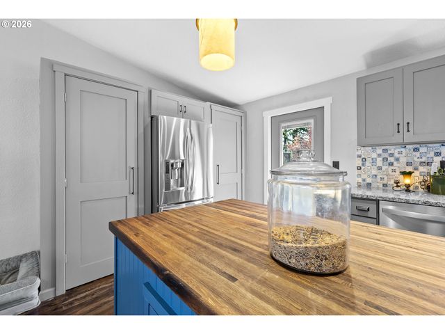 12620 Se CORA St, Portland, OR 97236