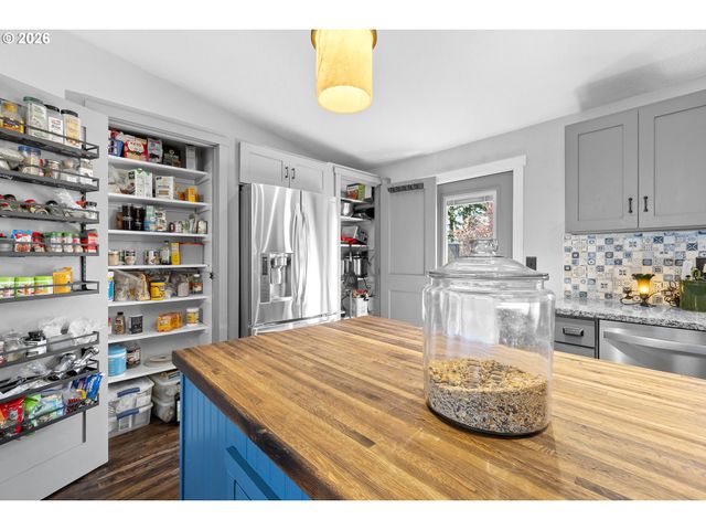 12620 Se CORA St, Portland, OR 97236