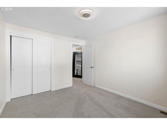 12620 Se CORA St, Portland, OR 97236