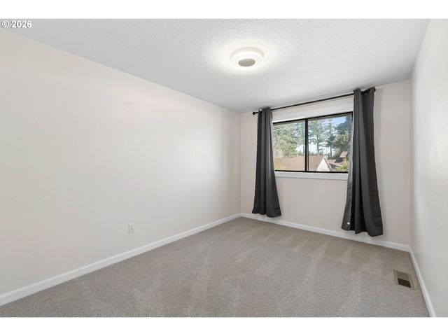 12620 Se CORA St, Portland, OR 97236