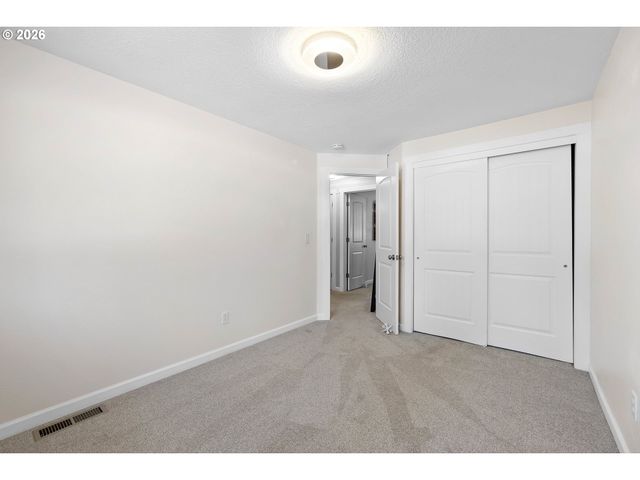 12620 Se CORA St, Portland, OR 97236