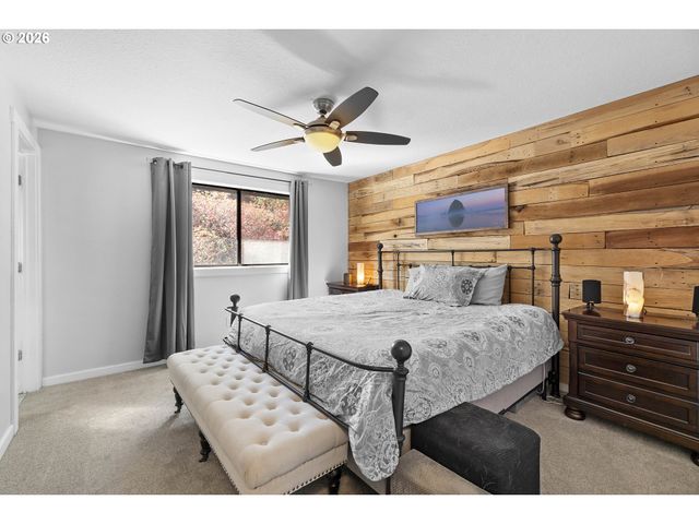 12620 Se CORA St, Portland, OR 97236