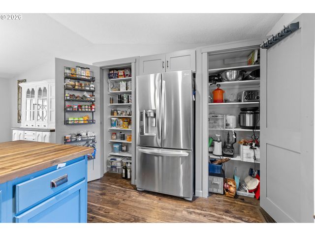 12620 Se CORA St, Portland, OR 97236