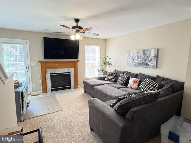 2077 STARGRASS CT, Woodbridge, VA 22192