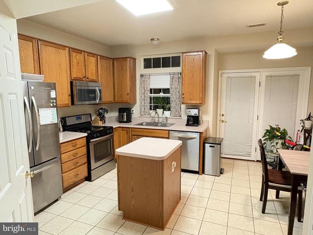 2077 STARGRASS CT, Woodbridge, VA 22192