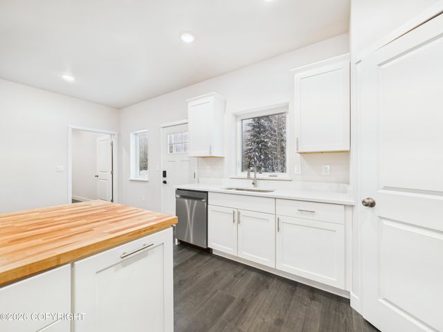 2802 W First Avenue, North Pole, AK 99705