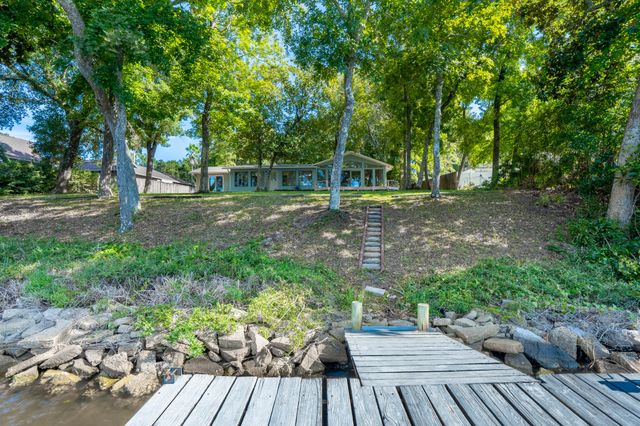 1013 Lake Drive, Niceville, FL 32578