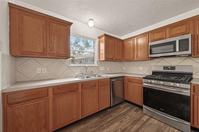 8711 Heron View Street, Houston, TX 77064