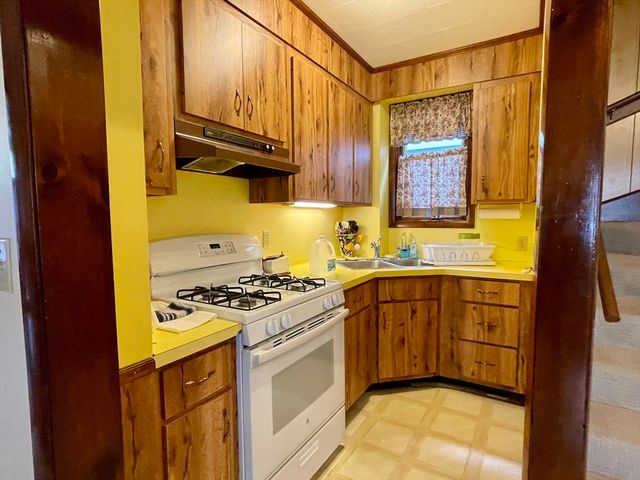 15 Valentine St, New Bedford, MA 02744