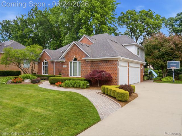 14863 Towering Oaks Drive, Shelby Charter Township, MI 48315