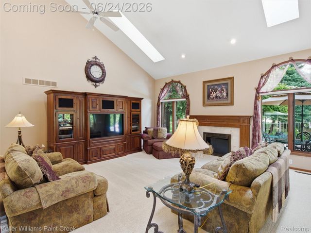 14863 Towering Oaks Drive, Shelby Charter Township, MI 48315