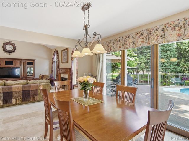 14863 Towering Oaks Drive, Shelby Charter Township, MI 48315