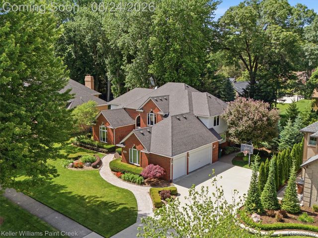 14863 Towering Oaks Drive, Shelby Charter Township, MI 48315