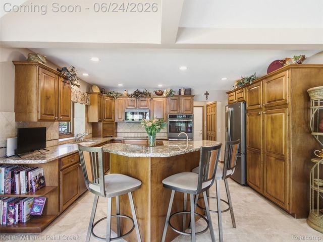 14863 Towering Oaks Drive, Shelby Charter Township, MI 48315