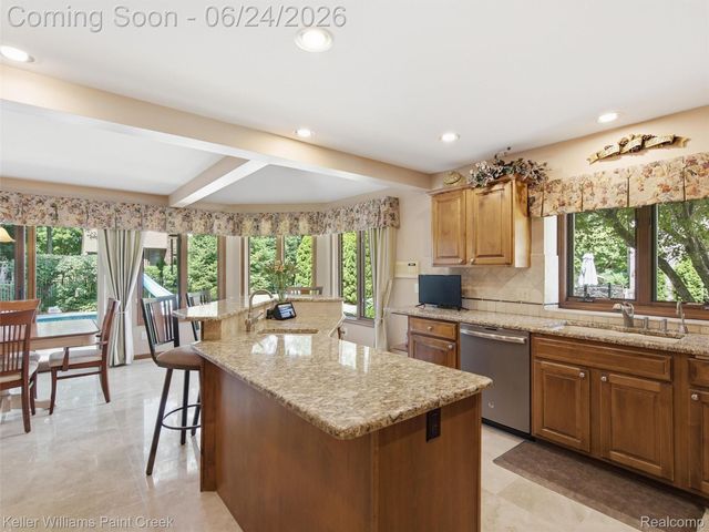 14863 Towering Oaks Drive, Shelby Charter Township, MI 48315