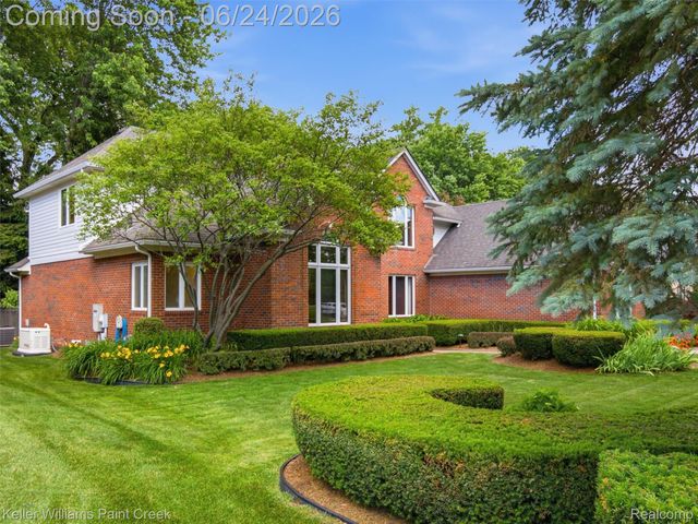 14863 Towering Oaks Drive, Shelby Charter Township, MI 48315
