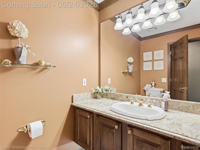 14863 Towering Oaks Drive, Shelby Charter Township, MI 48315