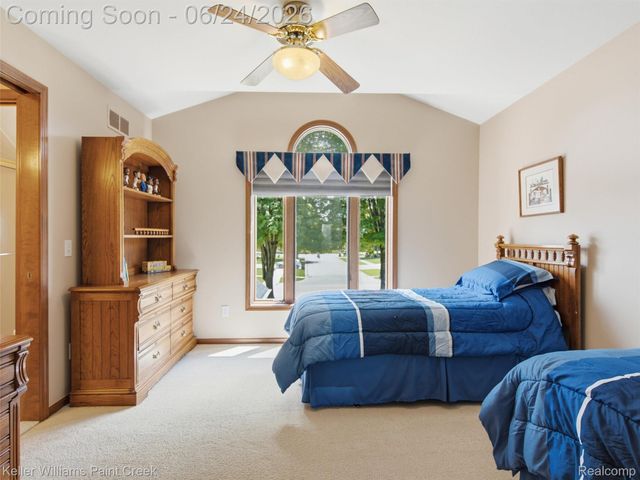 14863 Towering Oaks Drive, Shelby Charter Township, MI 48315