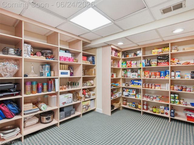 14863 Towering Oaks Drive, Shelby Charter Township, MI 48315