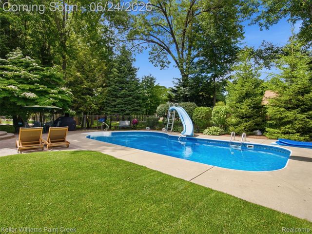 14863 Towering Oaks Drive, Shelby Charter Township, MI 48315